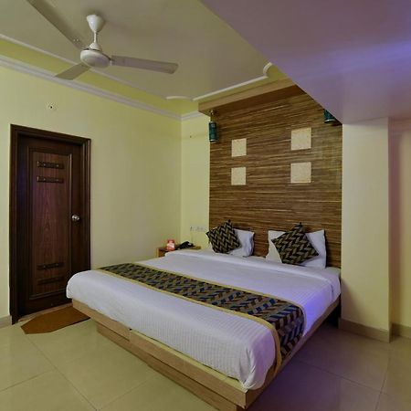 Oyo 2289 Hotel Radha Palace Kukas Esterno foto