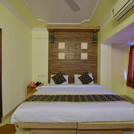 Oyo 2289 Hotel Radha Palace Kukas Esterno foto