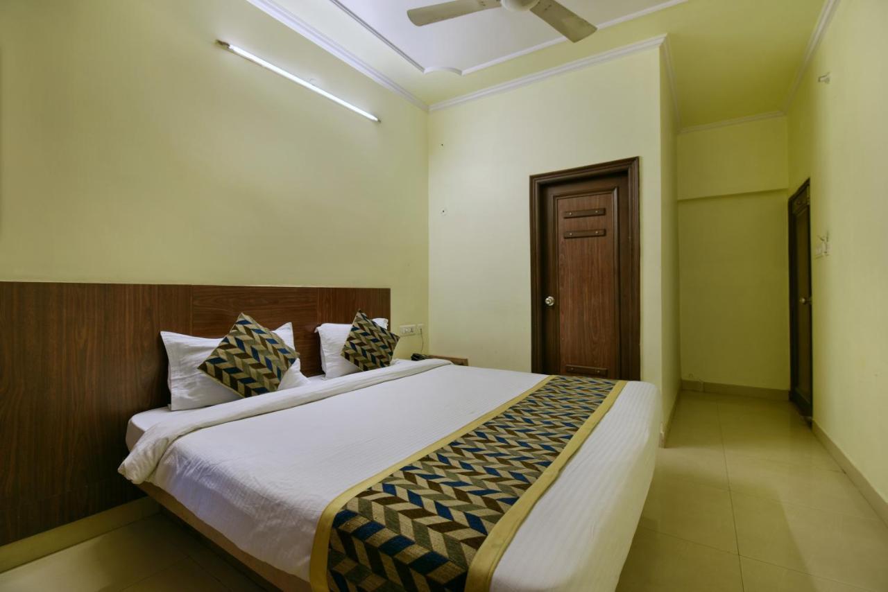 Oyo 2289 Hotel Radha Palace Kukas Esterno foto