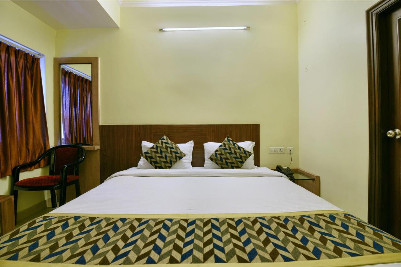 Oyo 2289 Hotel Radha Palace Kukas Esterno foto