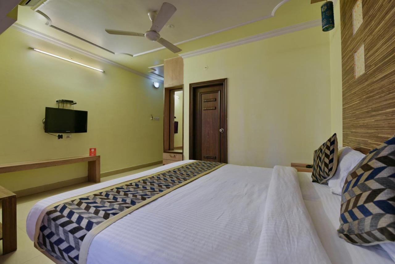 Oyo 2289 Hotel Radha Palace Kukas Esterno foto