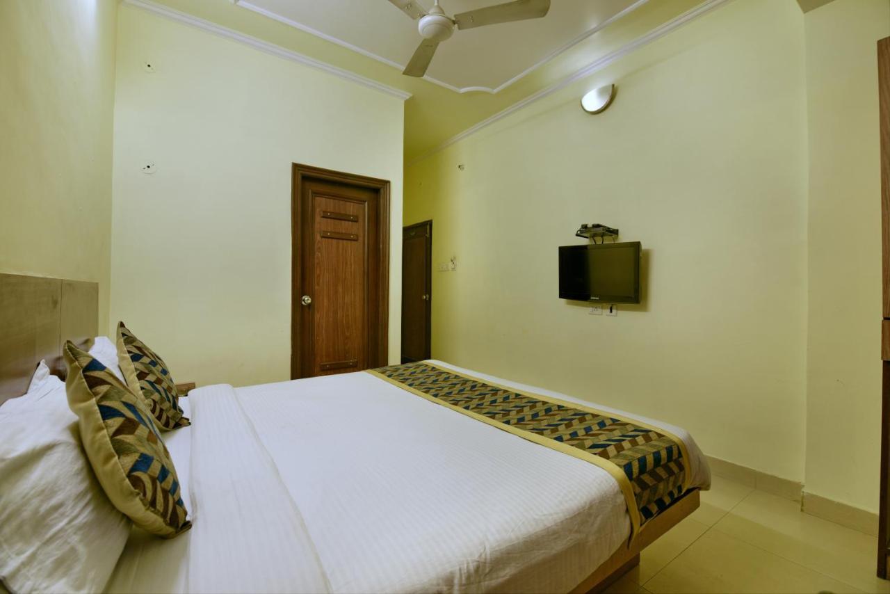 Oyo 2289 Hotel Radha Palace Kukas Esterno foto