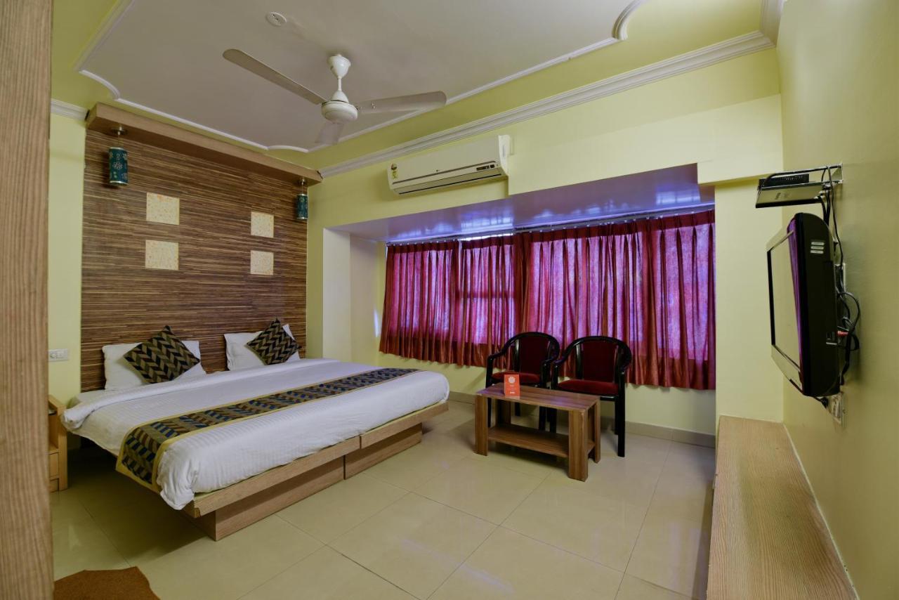Oyo 2289 Hotel Radha Palace Kukas Esterno foto