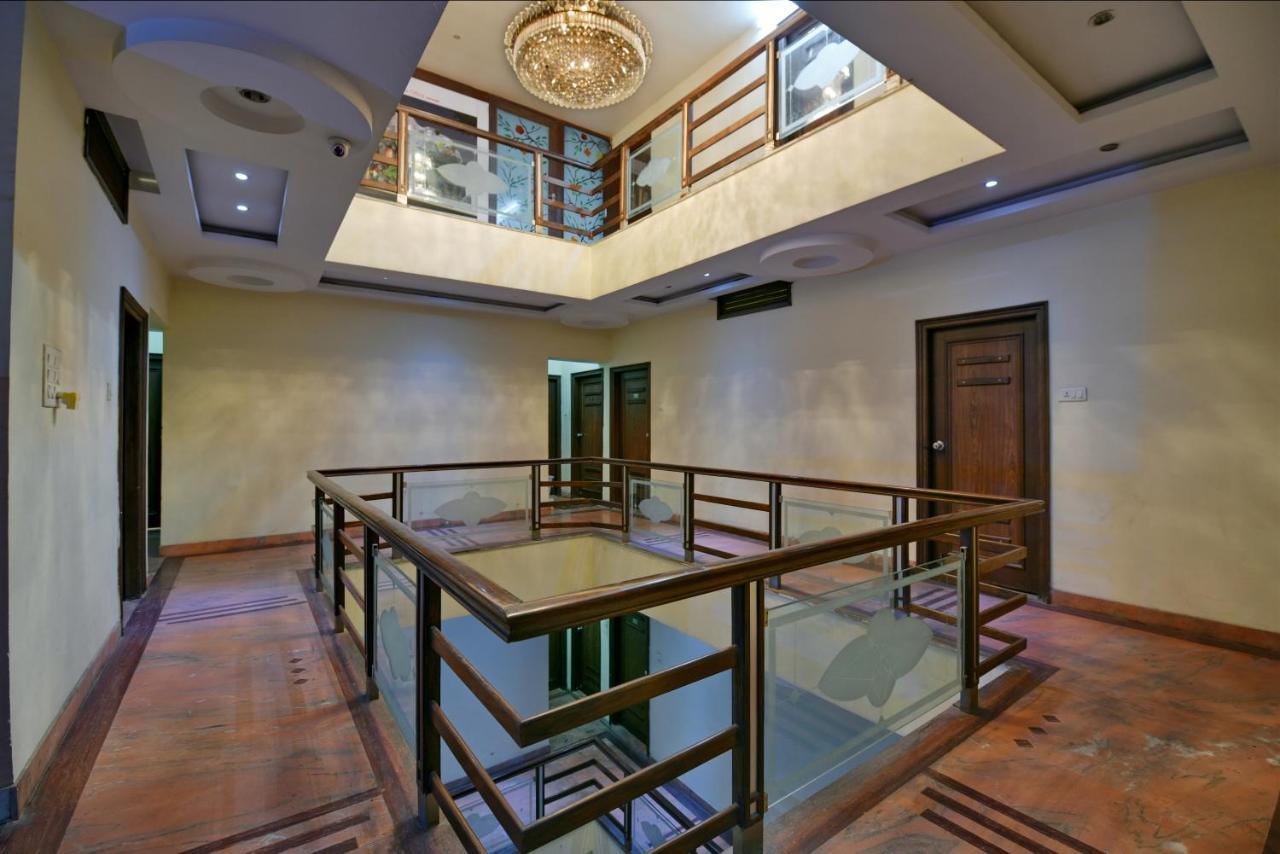 Oyo 2289 Hotel Radha Palace Kukas Esterno foto